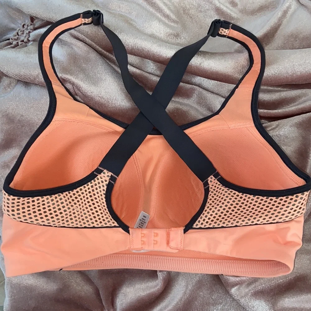 LIKE NEW Victoria’s Secret Sports Bra